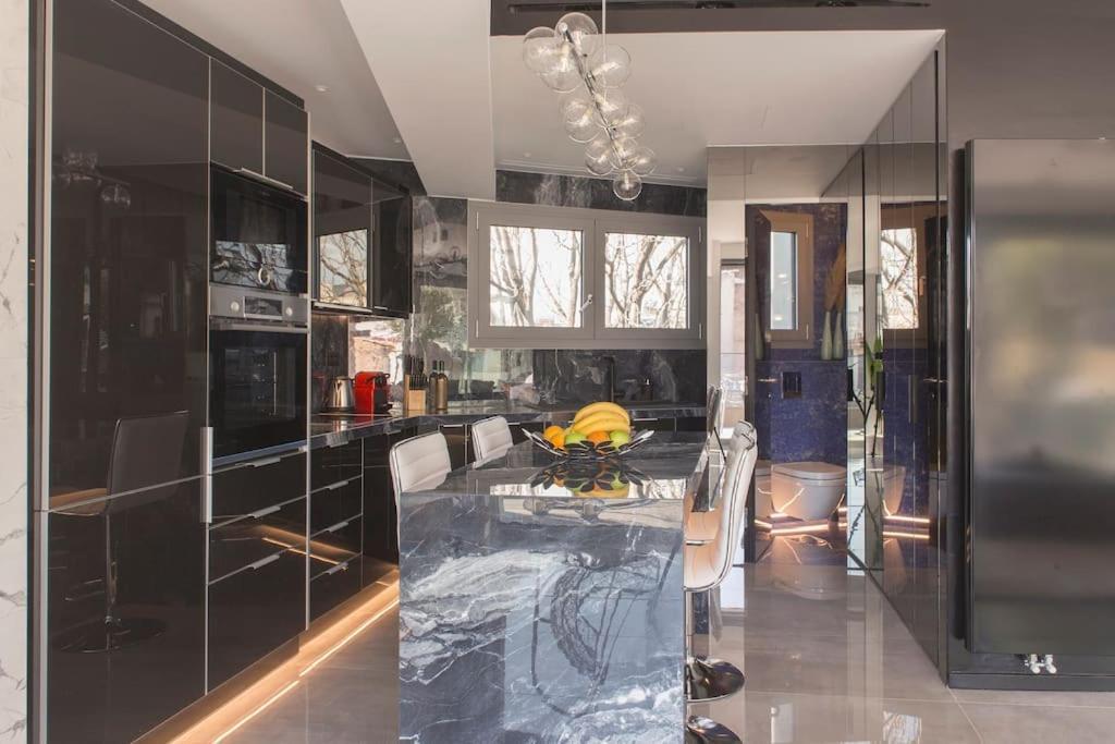 Luxury Acropolis View Apartment-Living Stone Black Pearl Αθήνα Εξωτερικό φωτογραφία